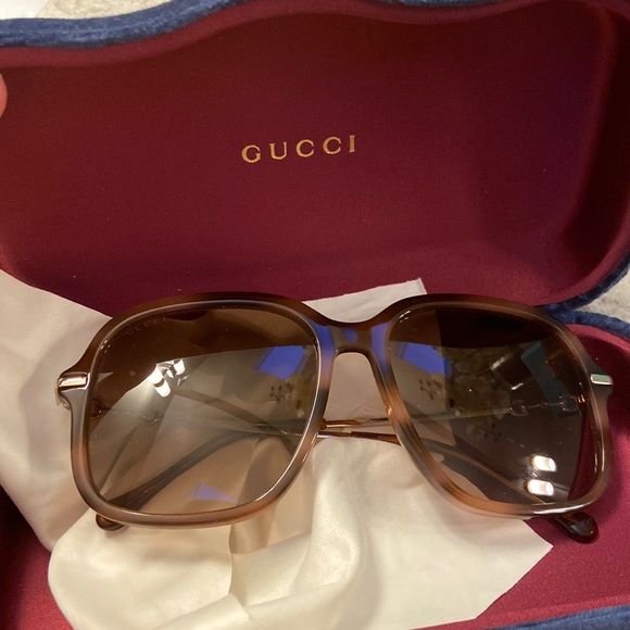 Gucci sunglasses with case - Picture 1 of 4